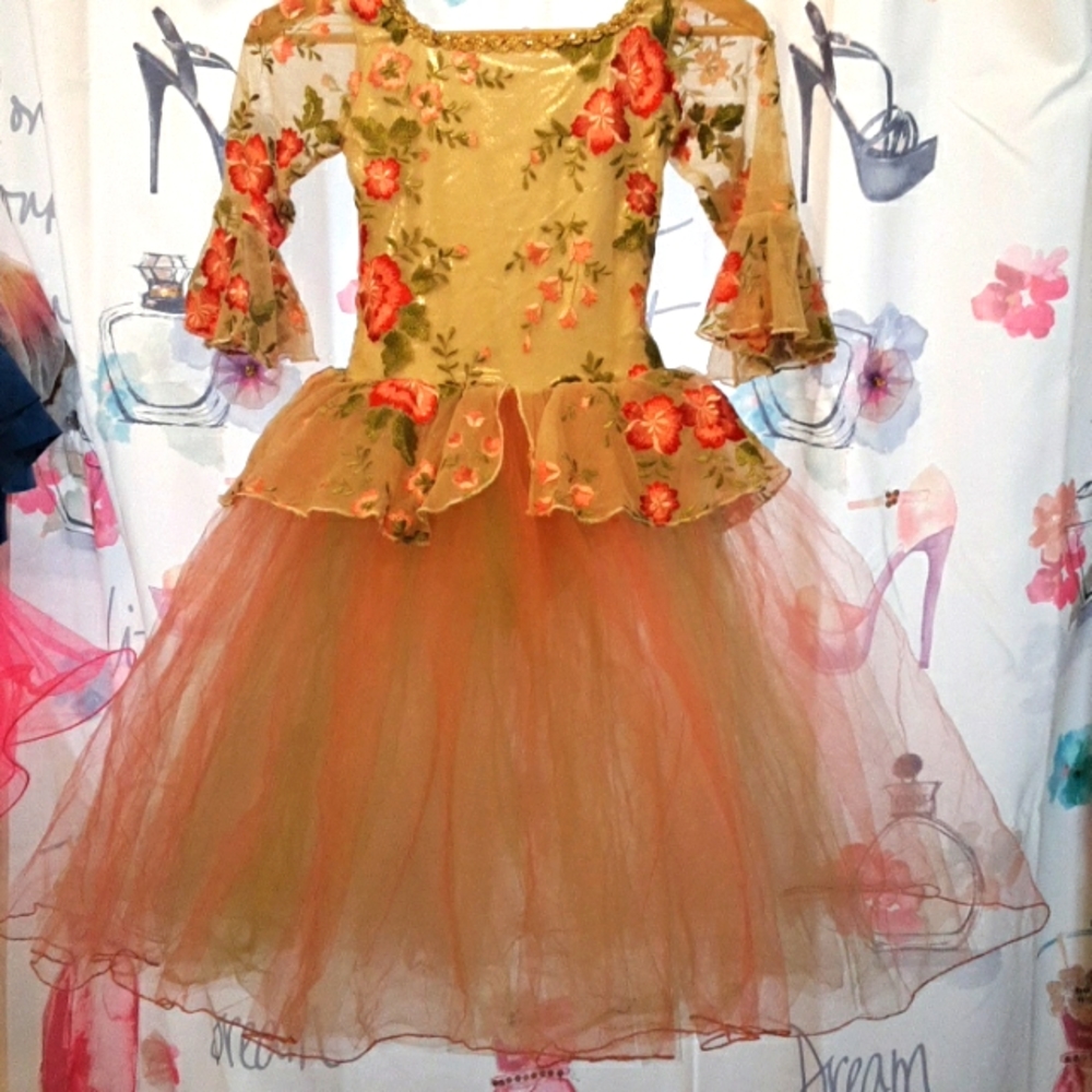 A wish come true floral/tulle dress. Tulle: 3 layers pink, green and sheer.